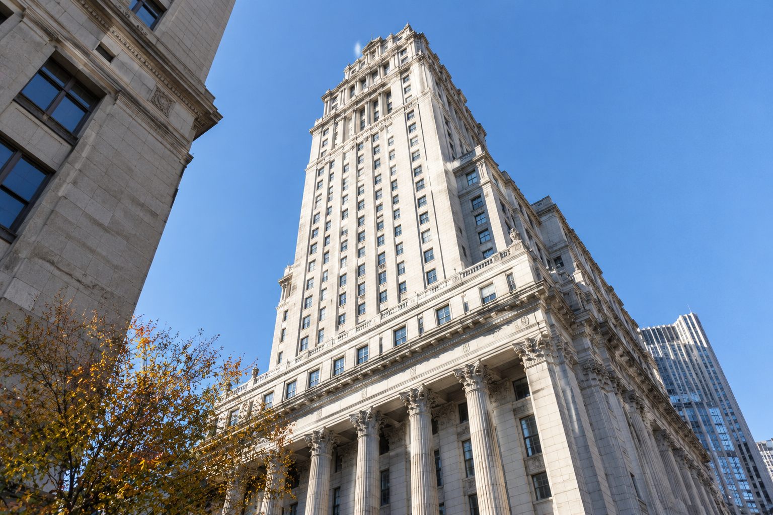 Federal courthouse on Pearl Street in Lower Manhattan on a sunny day